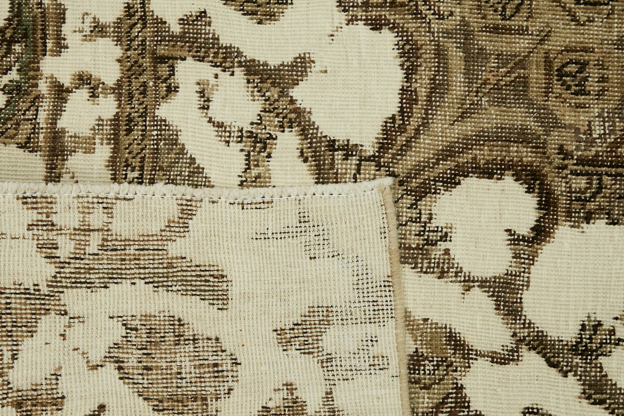 1970s 260 cm x 375 cm Beige Wool Carpet