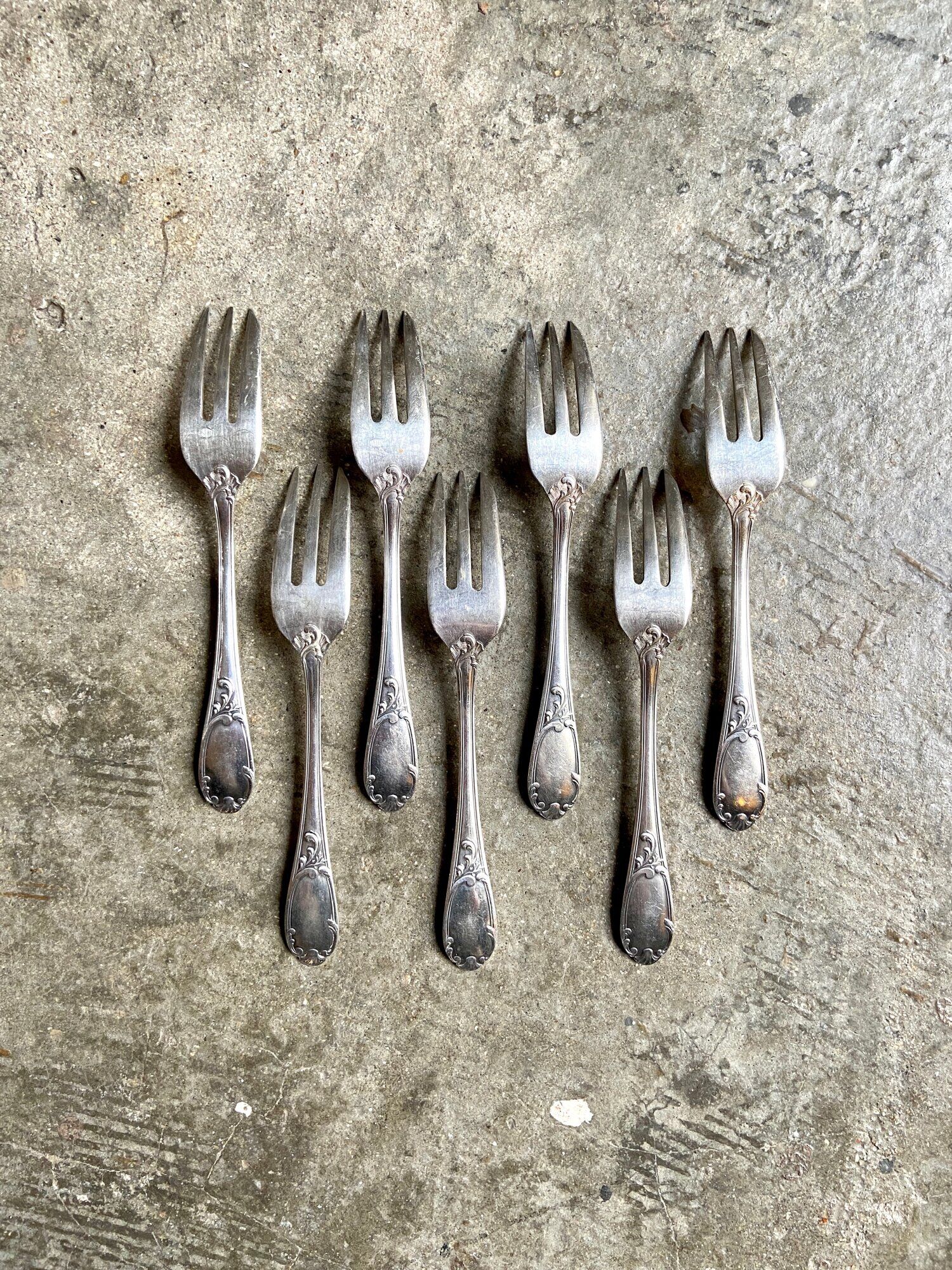 7 silver metal dessert forks