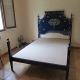bed, flowery blue lacquer