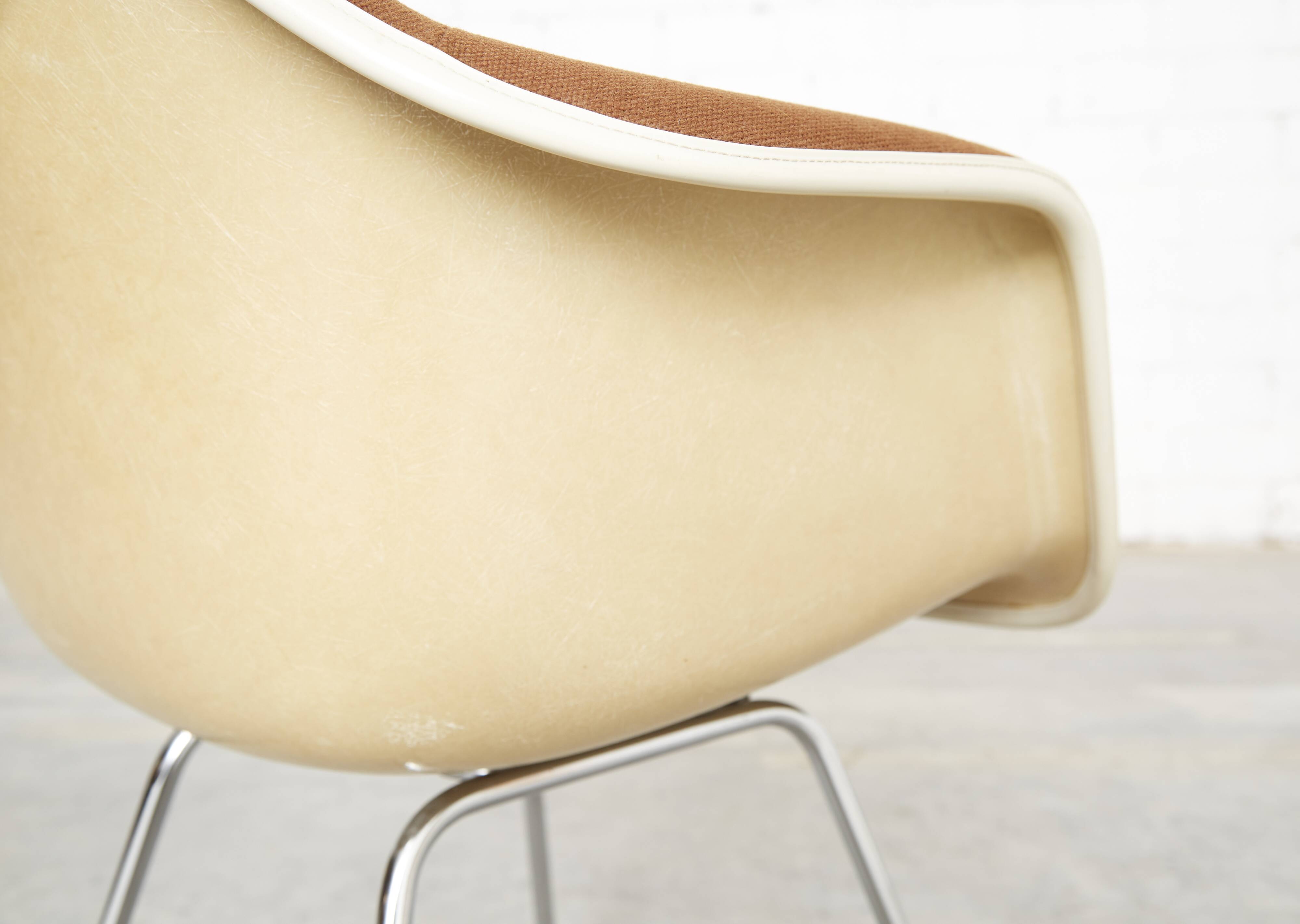 Off-White Dax Fiberglass Chair by Charles & Ray Eames for Vitra