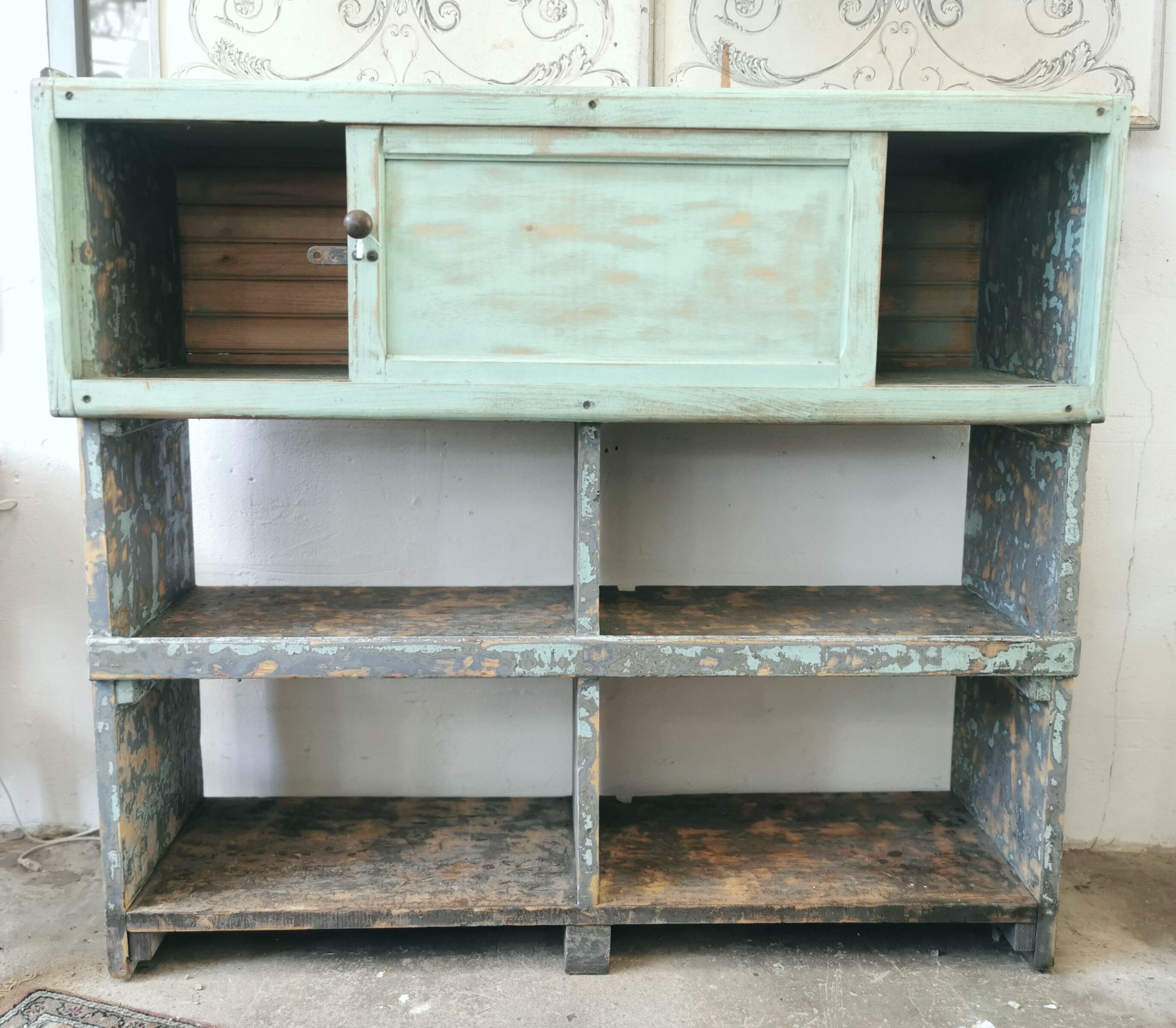 Storage cabinet
