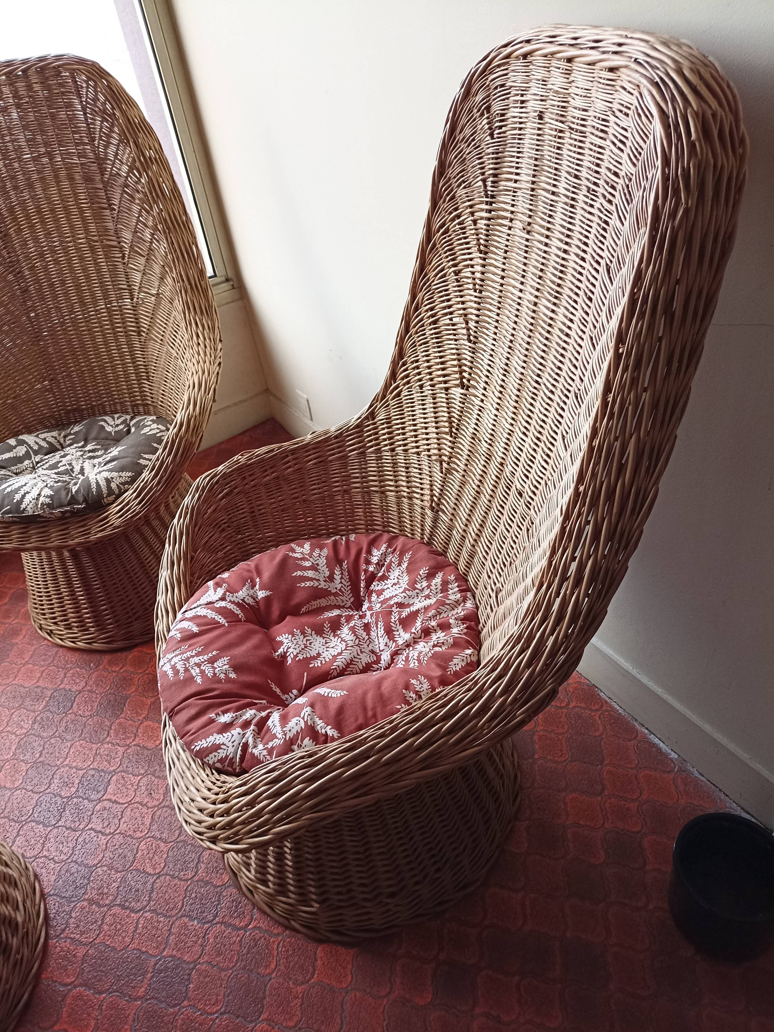 Rattan garden furniture set consisting of 3 armchairs and matching table