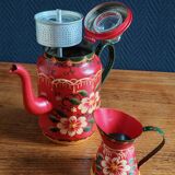 Ancienne cafetière et pot à lait en tôle émaillée