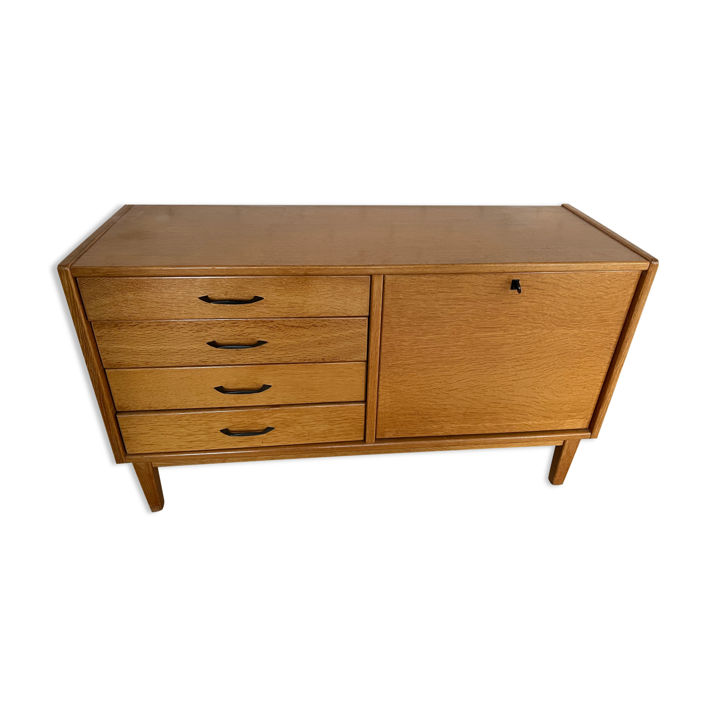 Row with drawers and bars