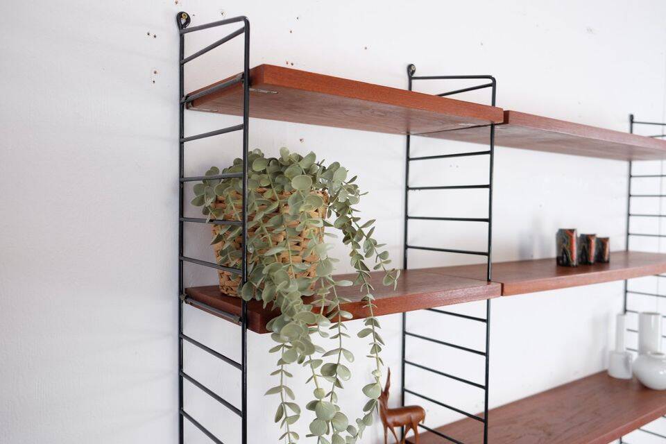 Nisse String shelf in teak, retro vintage style from the 60s-70s.