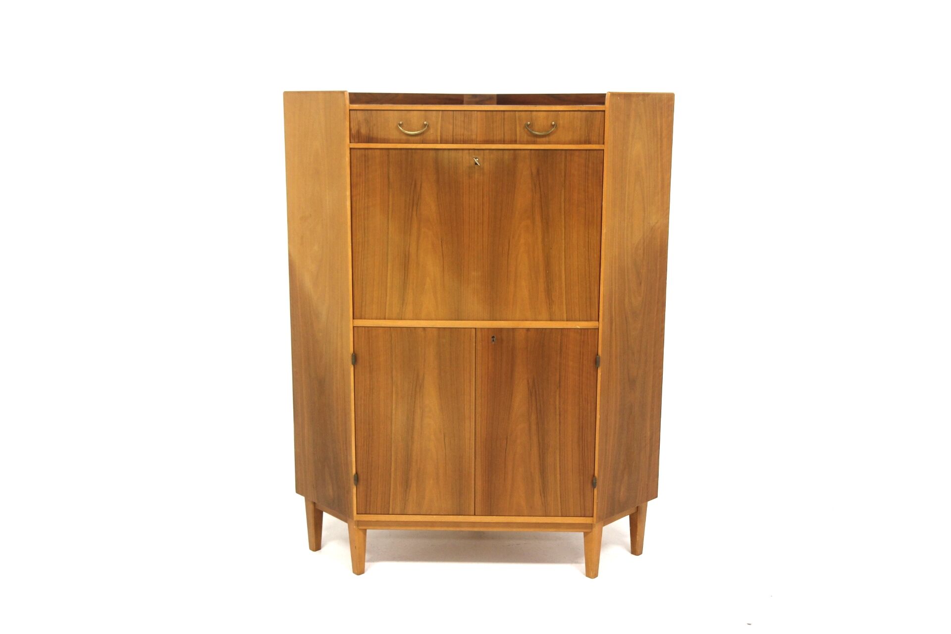Meuble-bar d'angle scandinave en noyer, Suède, 1940
