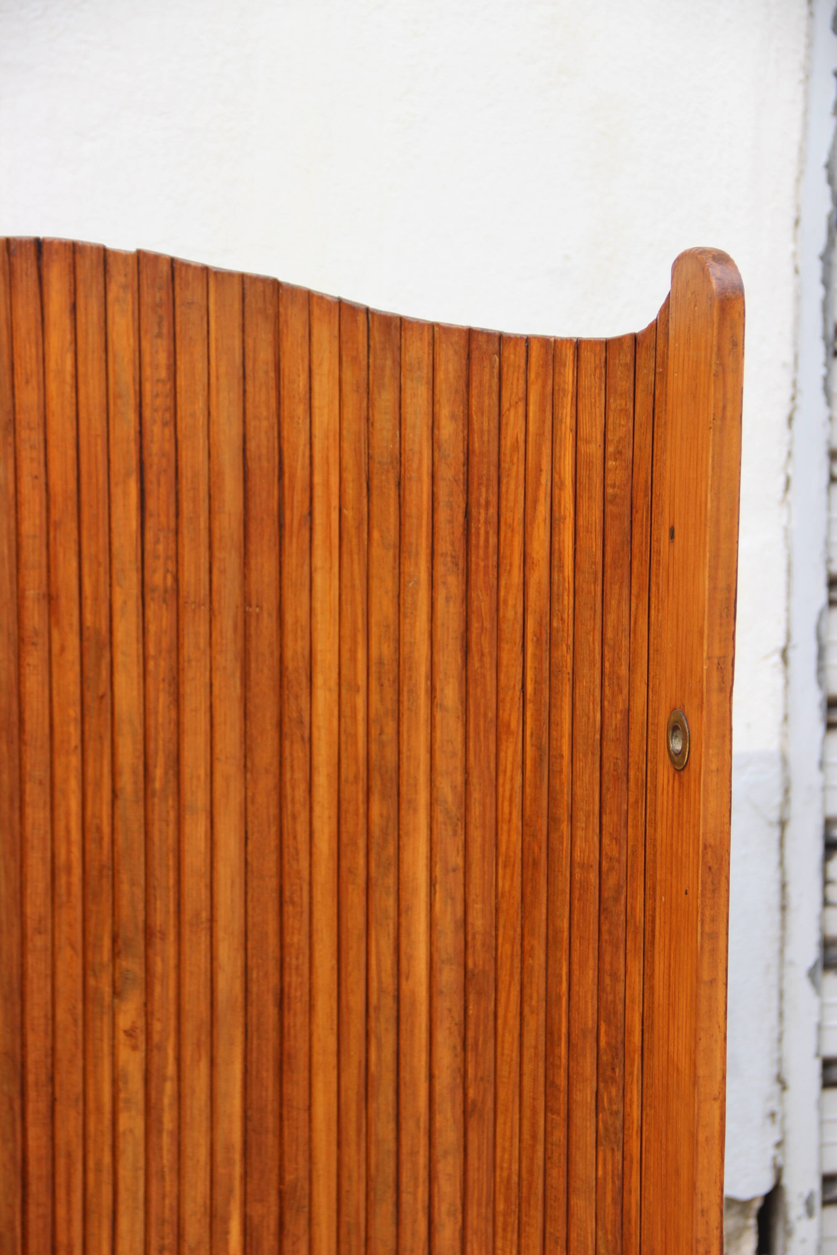 Baumann modular screen in wooden slats