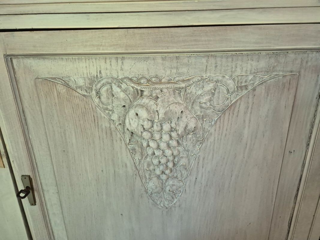 ​Buffet bas Art Déco en bois patiné