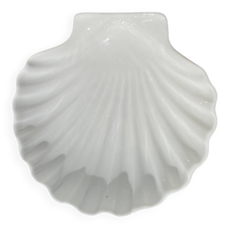 White porcelain shell bowl