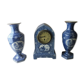 Lot of old vases and fireplace clock, Flemish décor, by Villeroy & Boch
