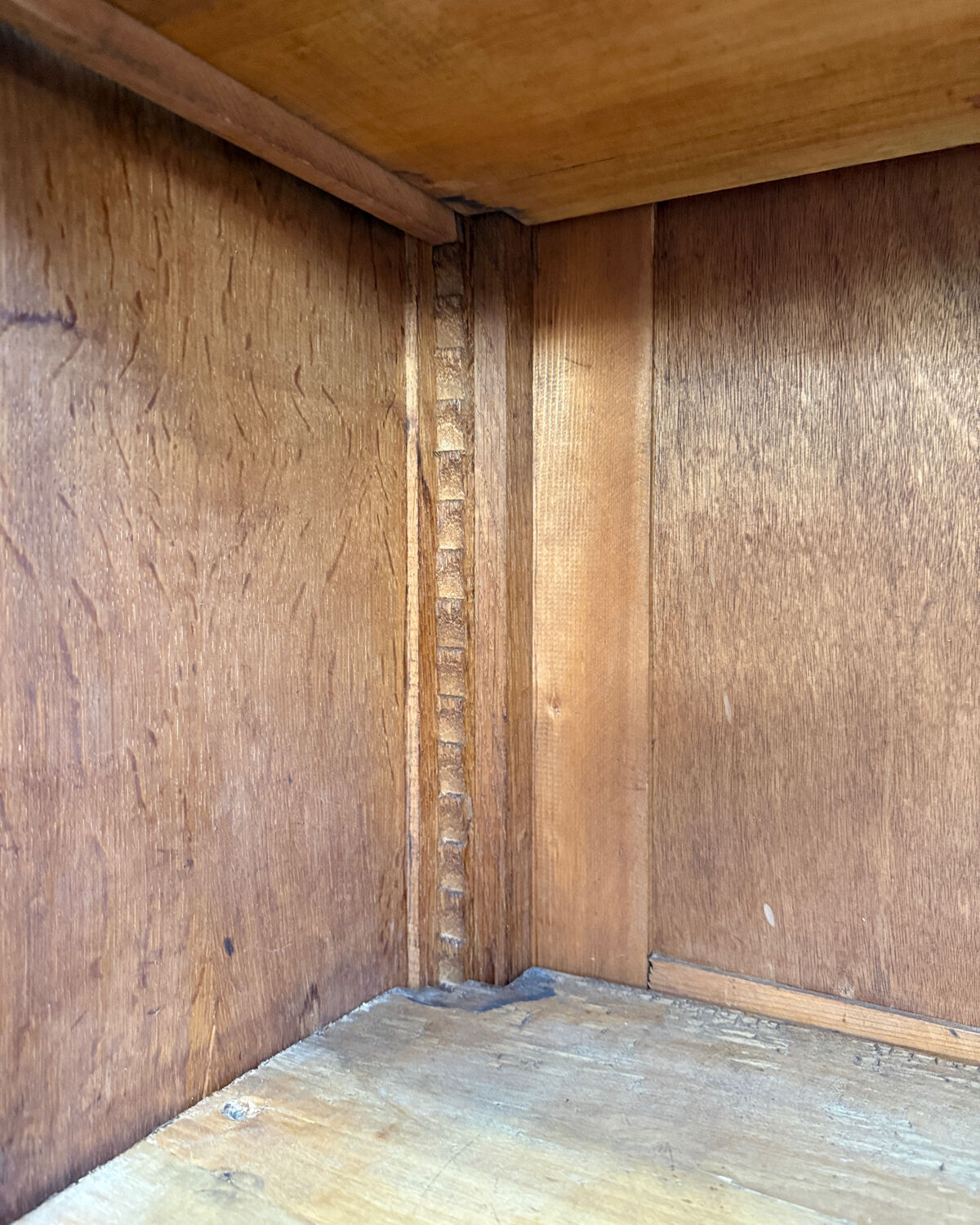 Parisian school wardrobe in oak (renovated)