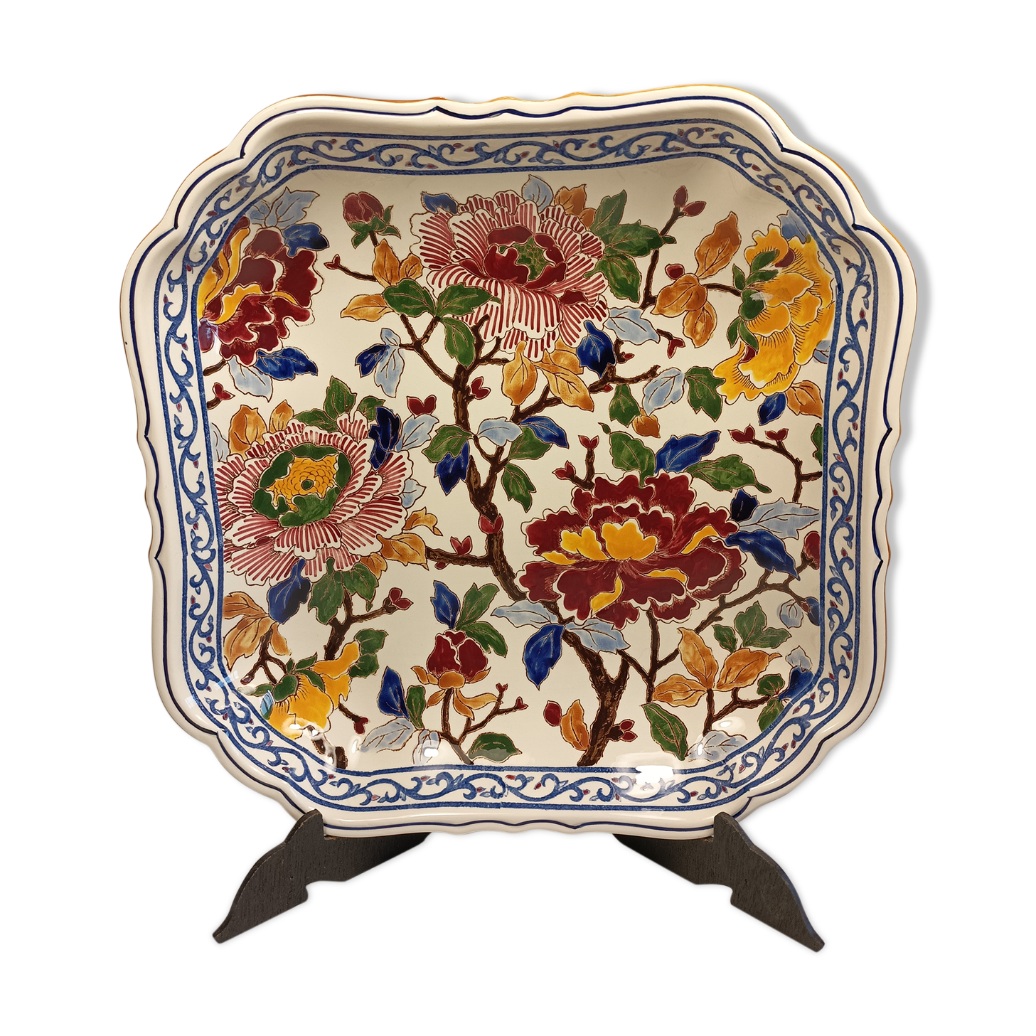 Plat creux modèle pivoine de Gien