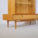 Vitrine en bois de cerisier des années 1960 et 1970, meuble design MCM
