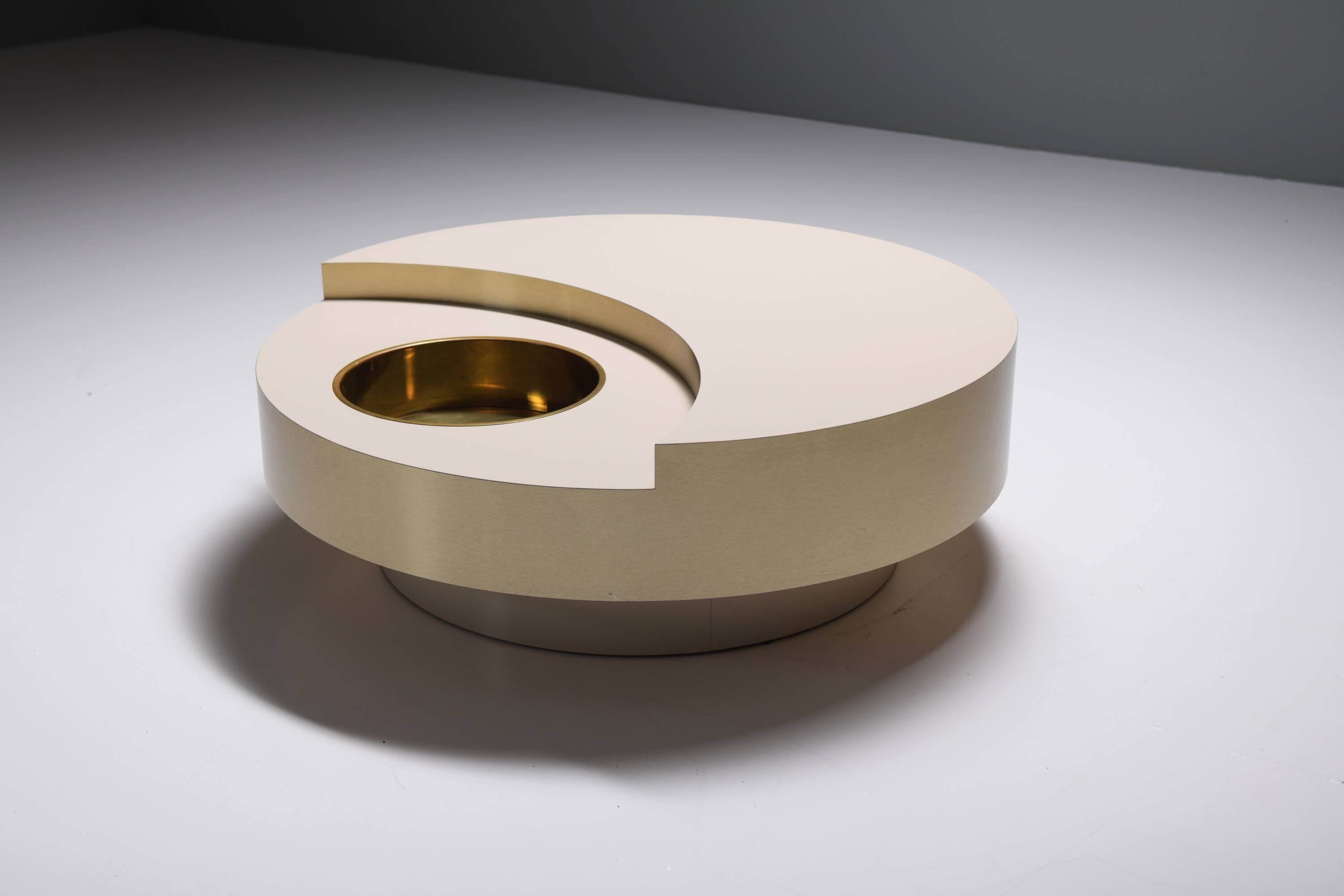 Rare rotating TRG coffee table with bar style Willy Rizzo