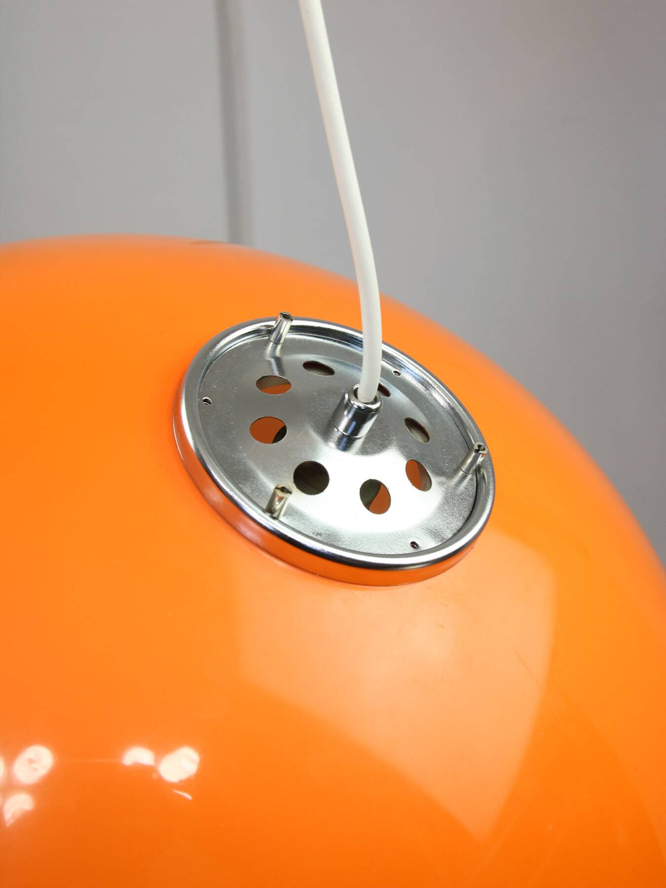 Suspension géante orange Space Age de Guzzini, années 70