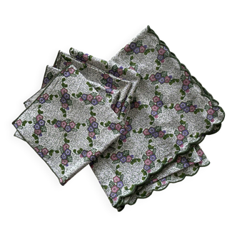 Nappe fleurie et serviettes