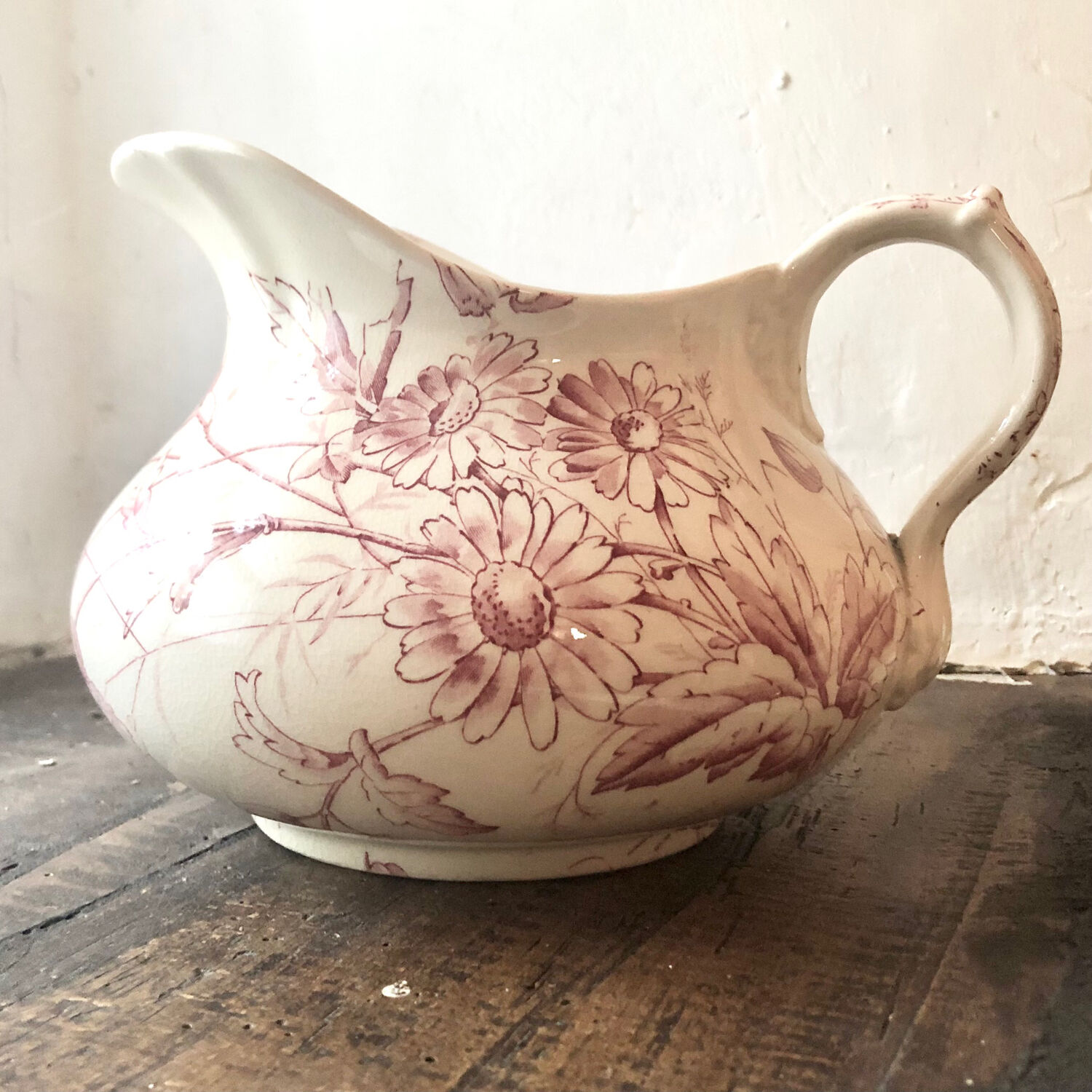 Pink iron earth toilet pitcher