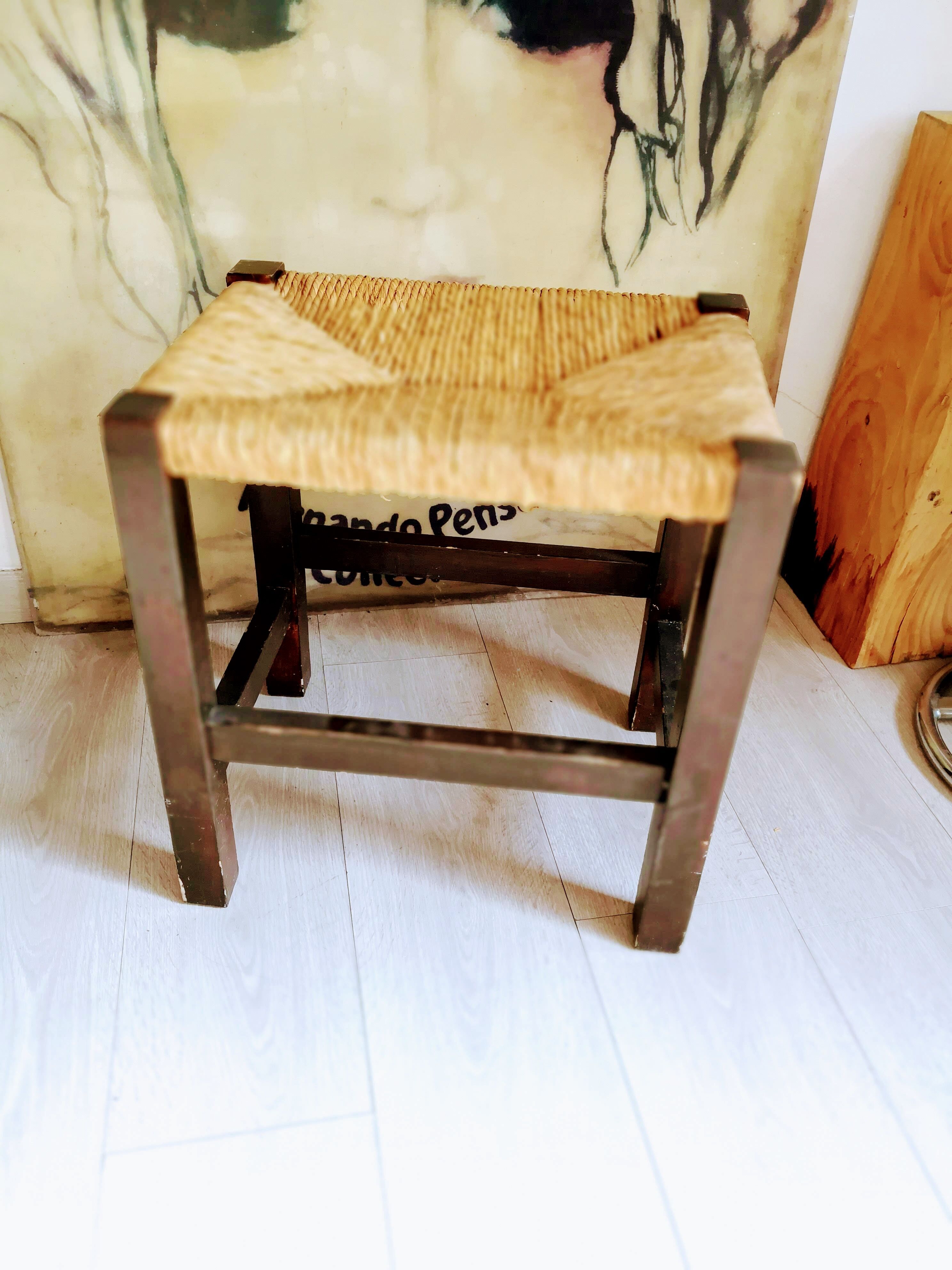 Bedded sitting wooden stool