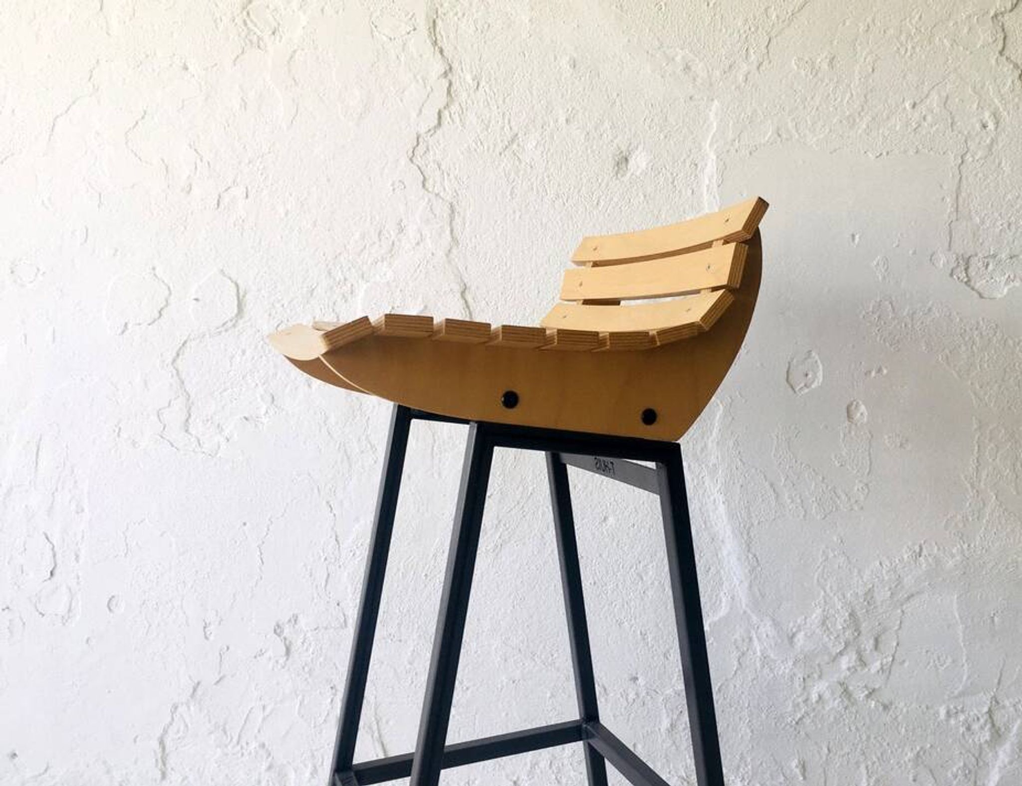 Tabouret en bois et en fer