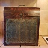 Vertical wooden box