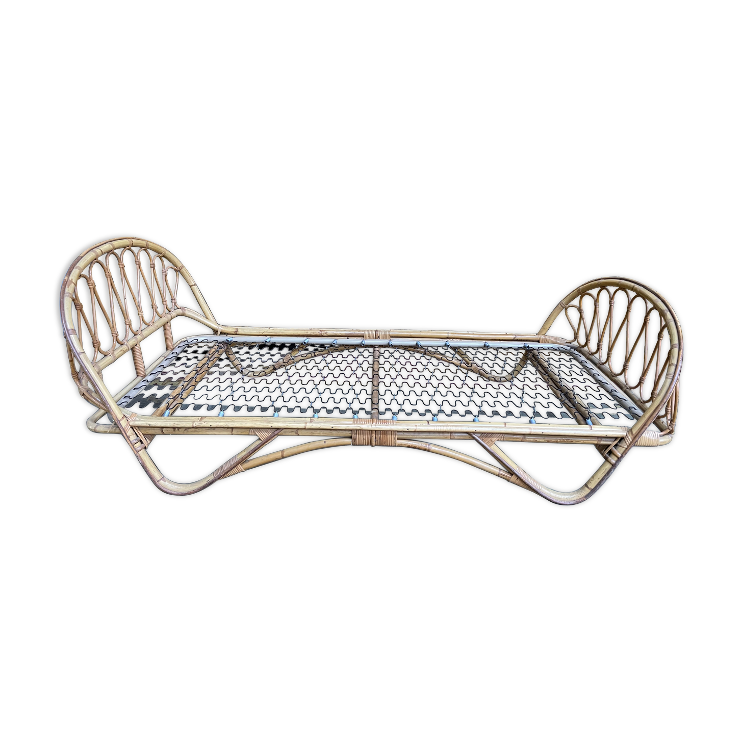 Rattan basket bed