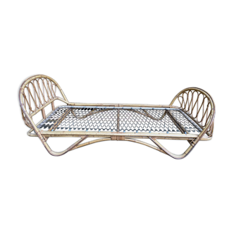 Rattan basket bed