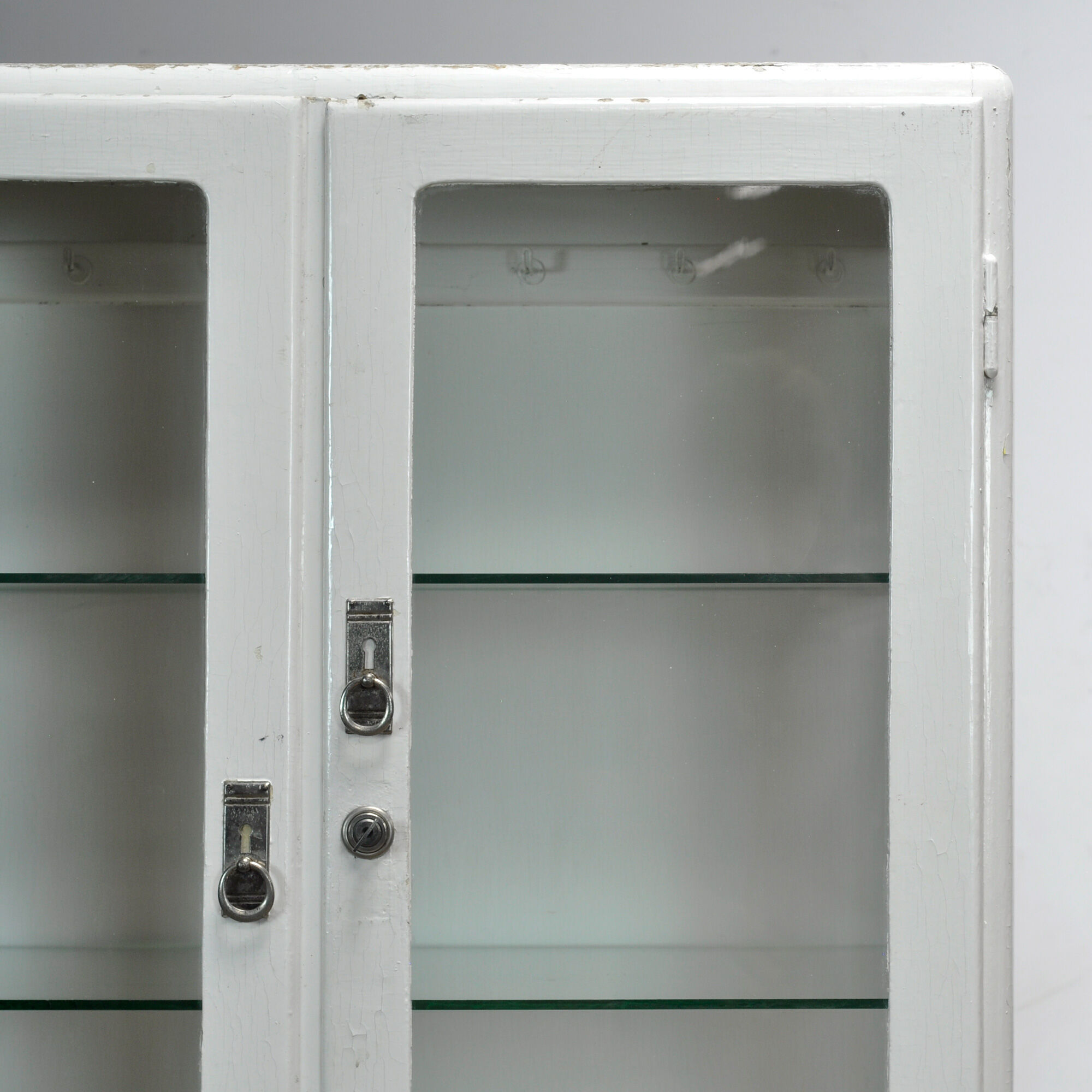 Cabinet médical en bois, vers 1950