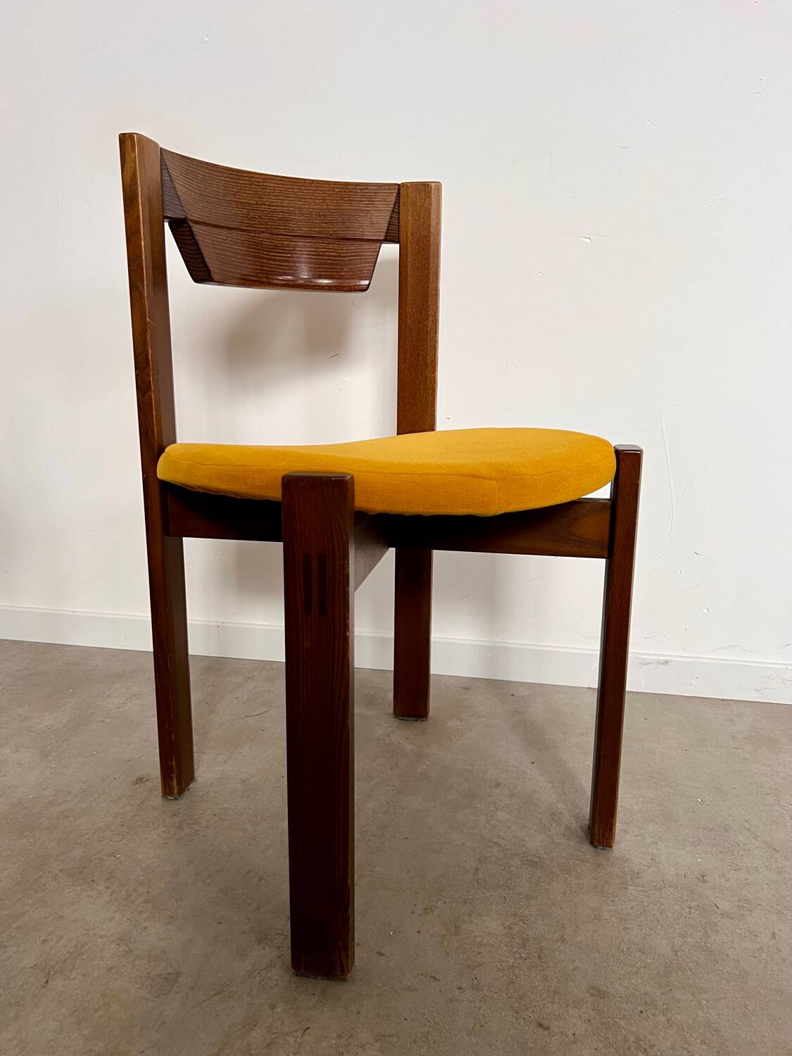 Set of 6 Scandinavian style chairs Girsberger 70s vintage solid wood mustard yellow