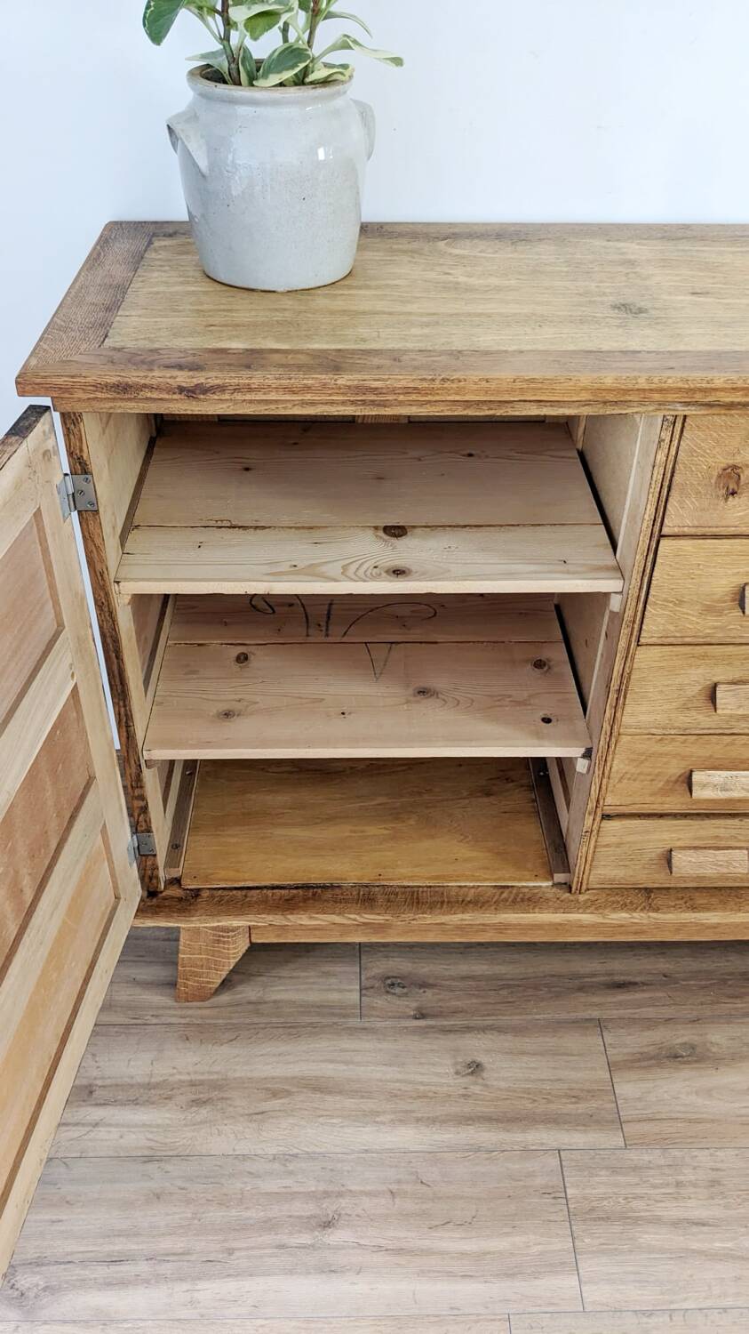 Buffet of disaster victims René Gabriel