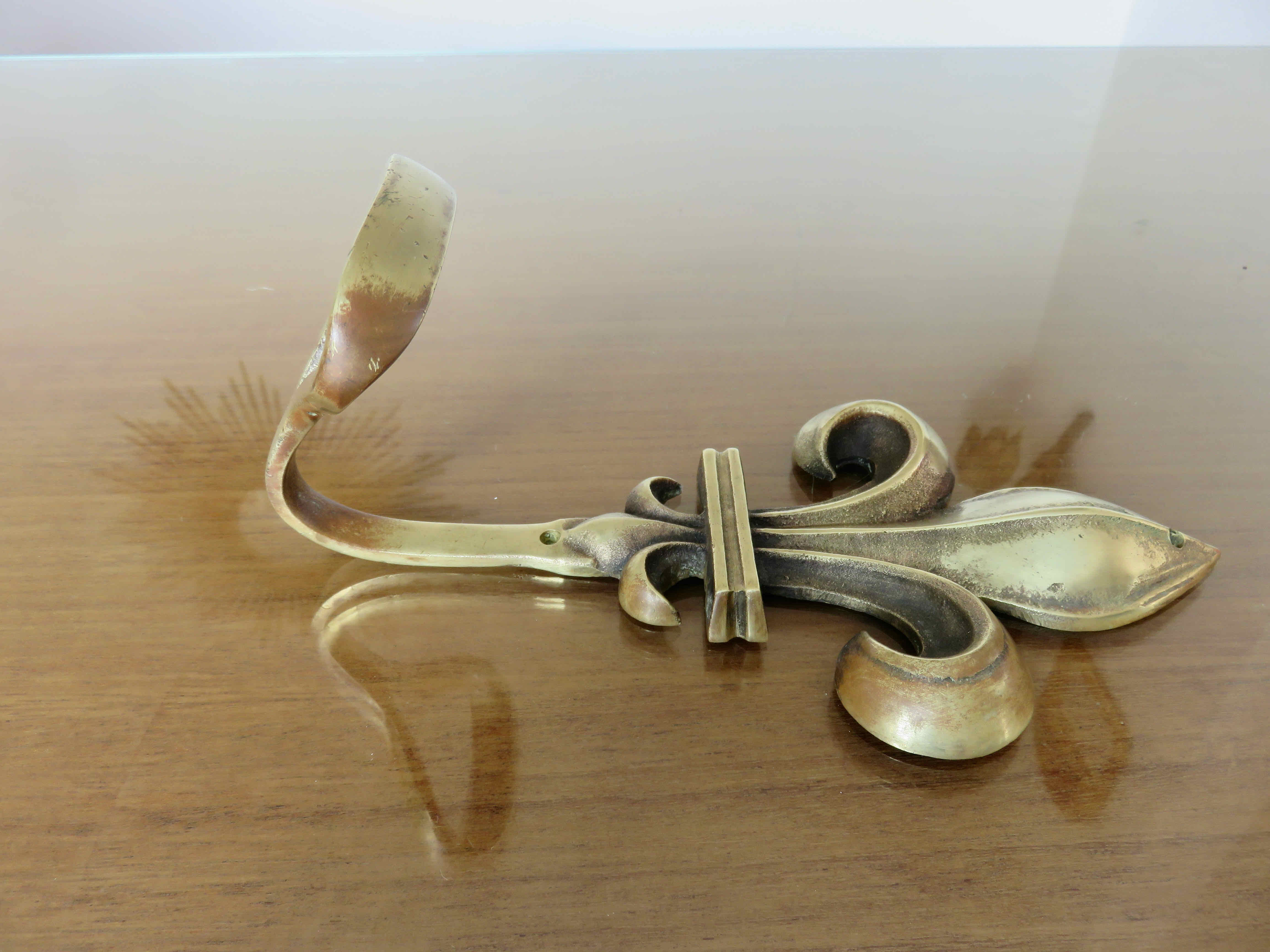 Wall hook fleur de lys bronze 20s 30s