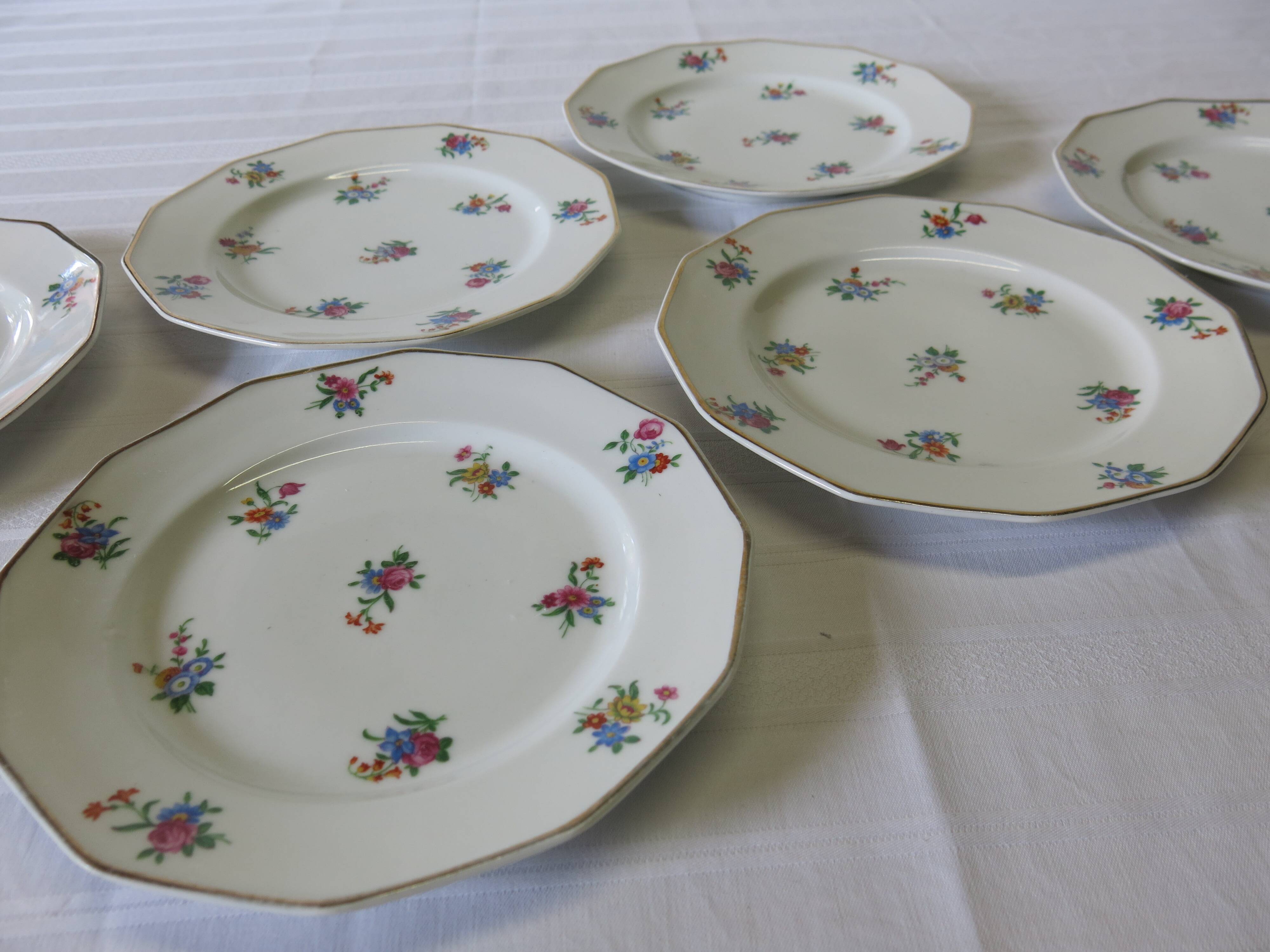 6 porcelain dessert plates from Pil Limoges in very good condition