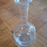 Carafe à vin ancienne - verre gravée d'une frise d'entrelacs
