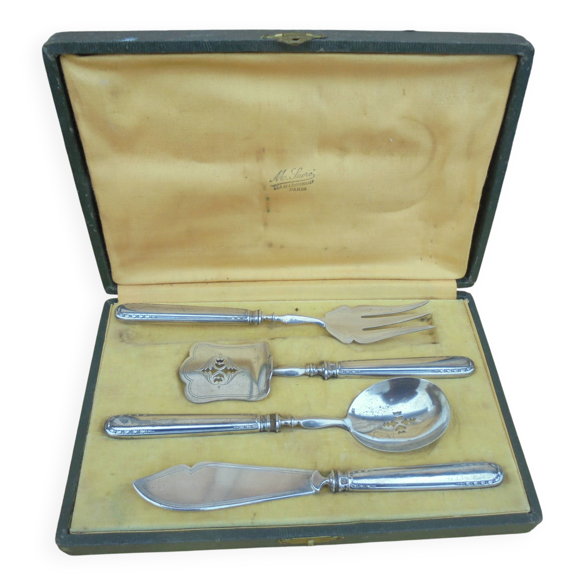 Mignardie Service with Silver-Filled Handle and Minerva Hallmarks