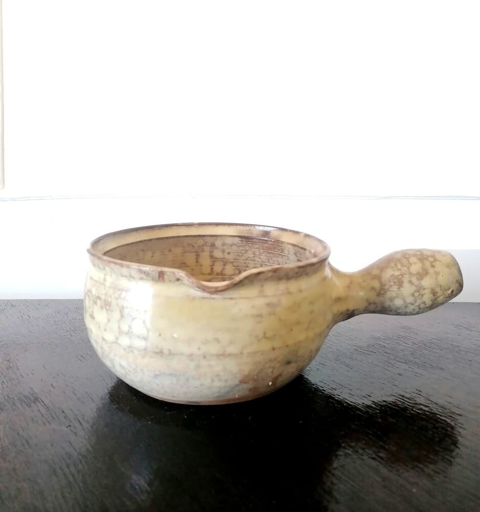 Beige glazed terracotta caquelon