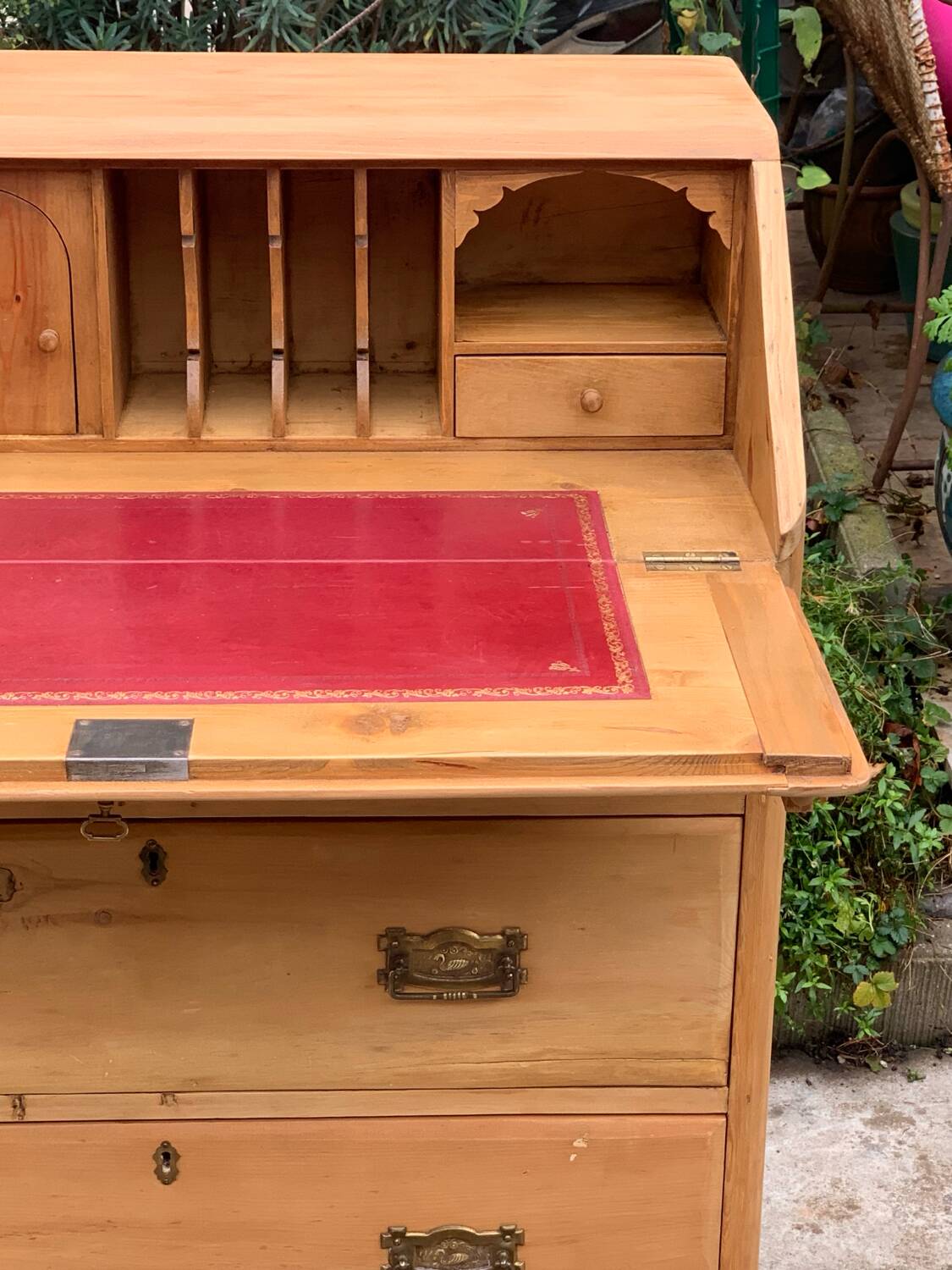 Commode, English slant-front desk, 19th century.