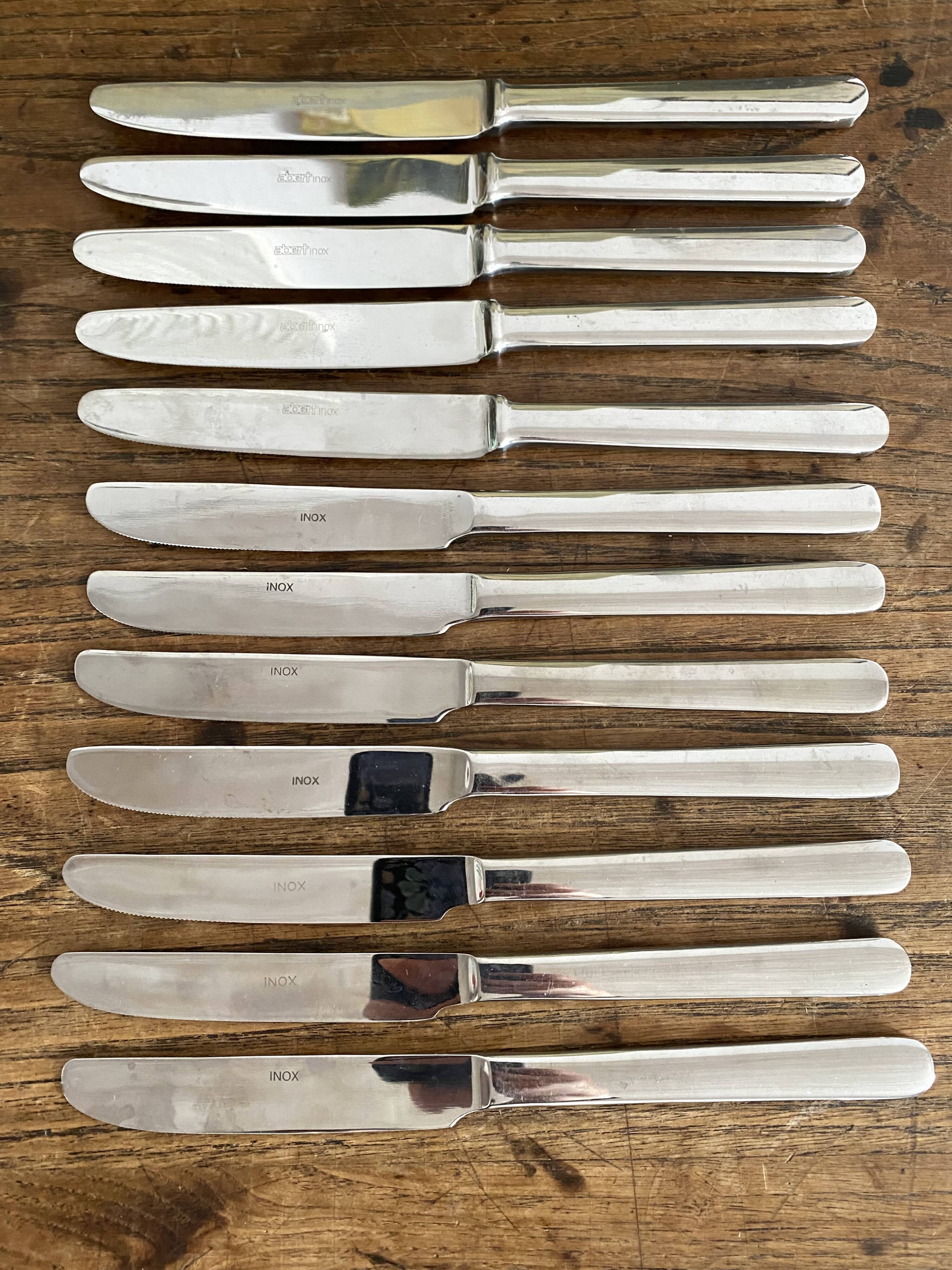 Couteaux vintage en inox dans boite