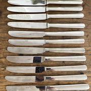 Couteaux vintage en inox dans boite