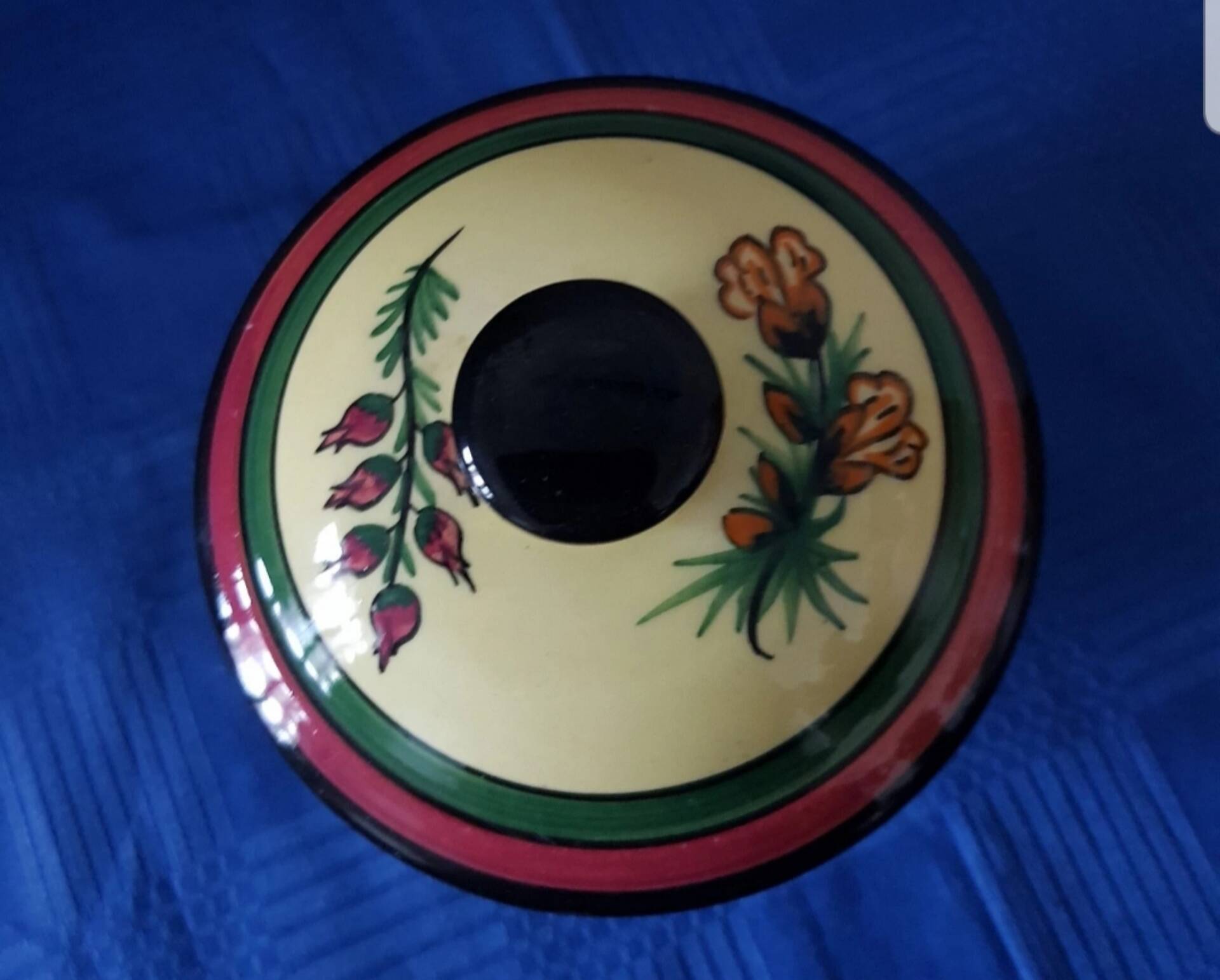 Petite bonbonnière ancienne, signée Henriot Quimper
