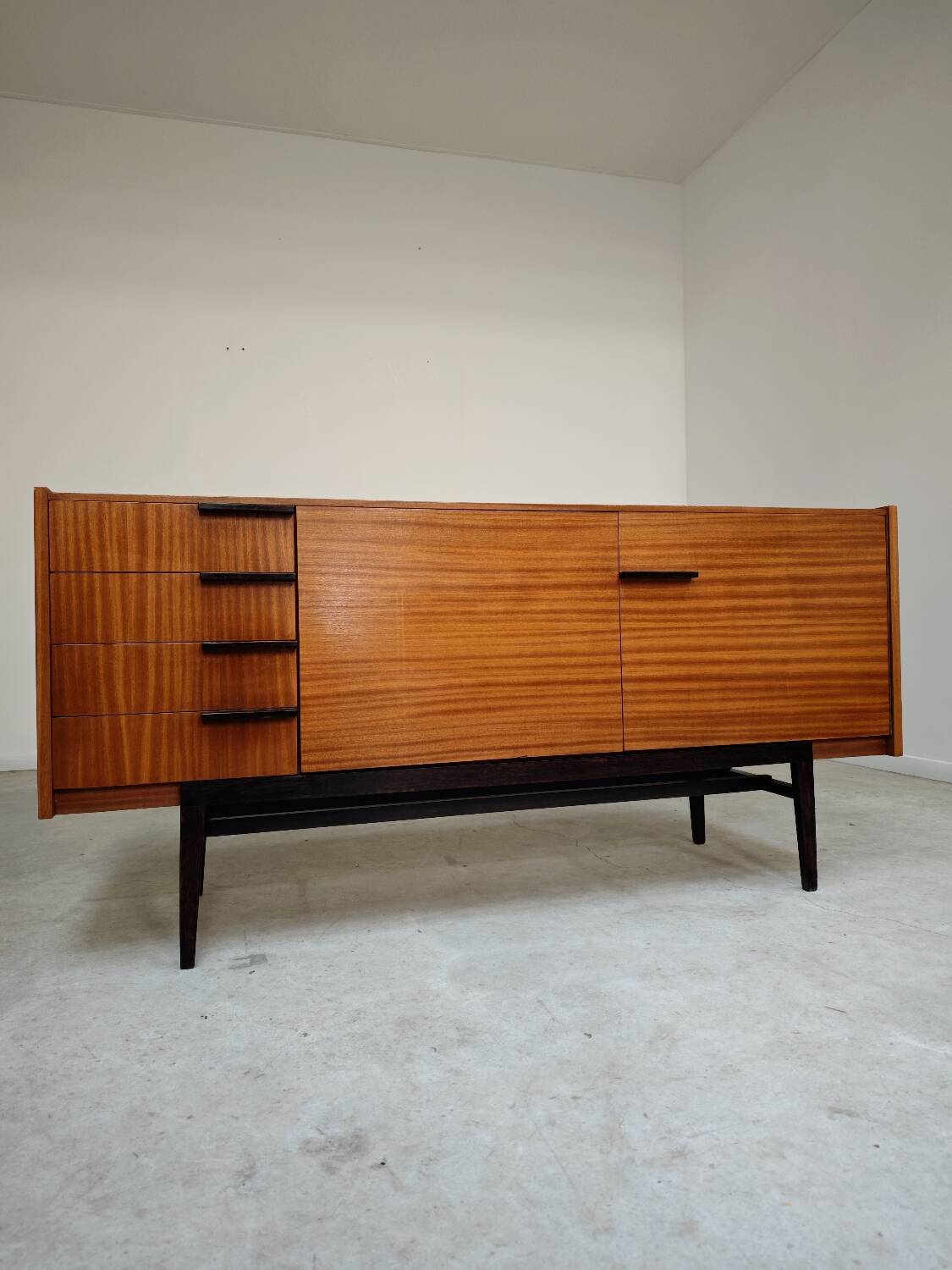 Enfilade meuble de rangement Frantisek Mezulanik pour Up Zavody  1960