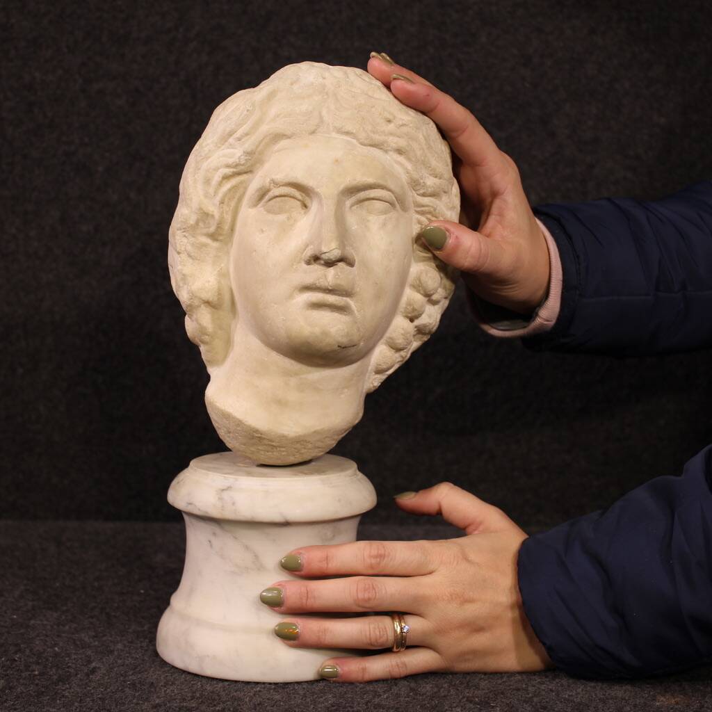 Antique Italian sculpture, white marble head from the 17th century