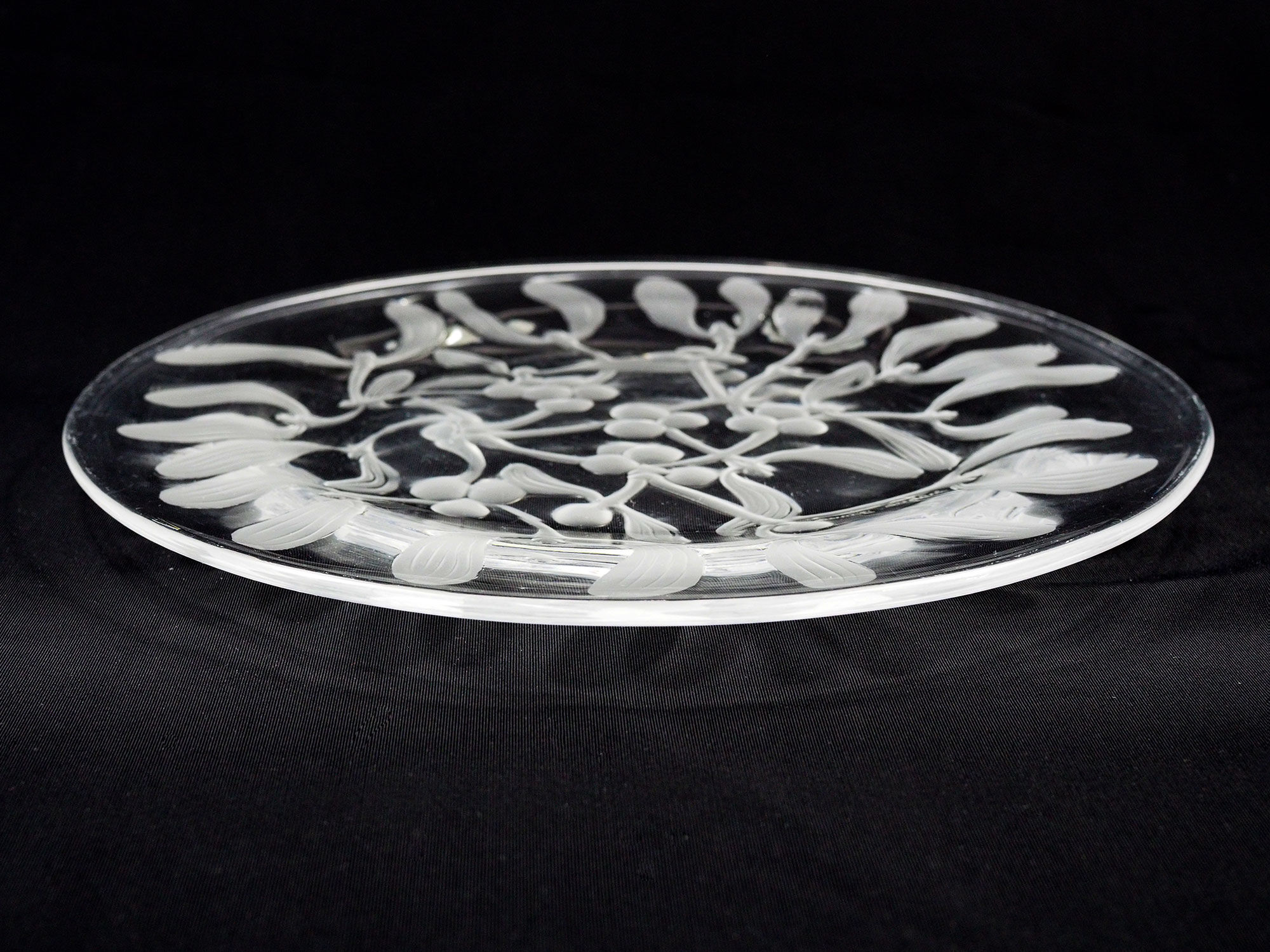 Crystal plate Gui Lalique pattern