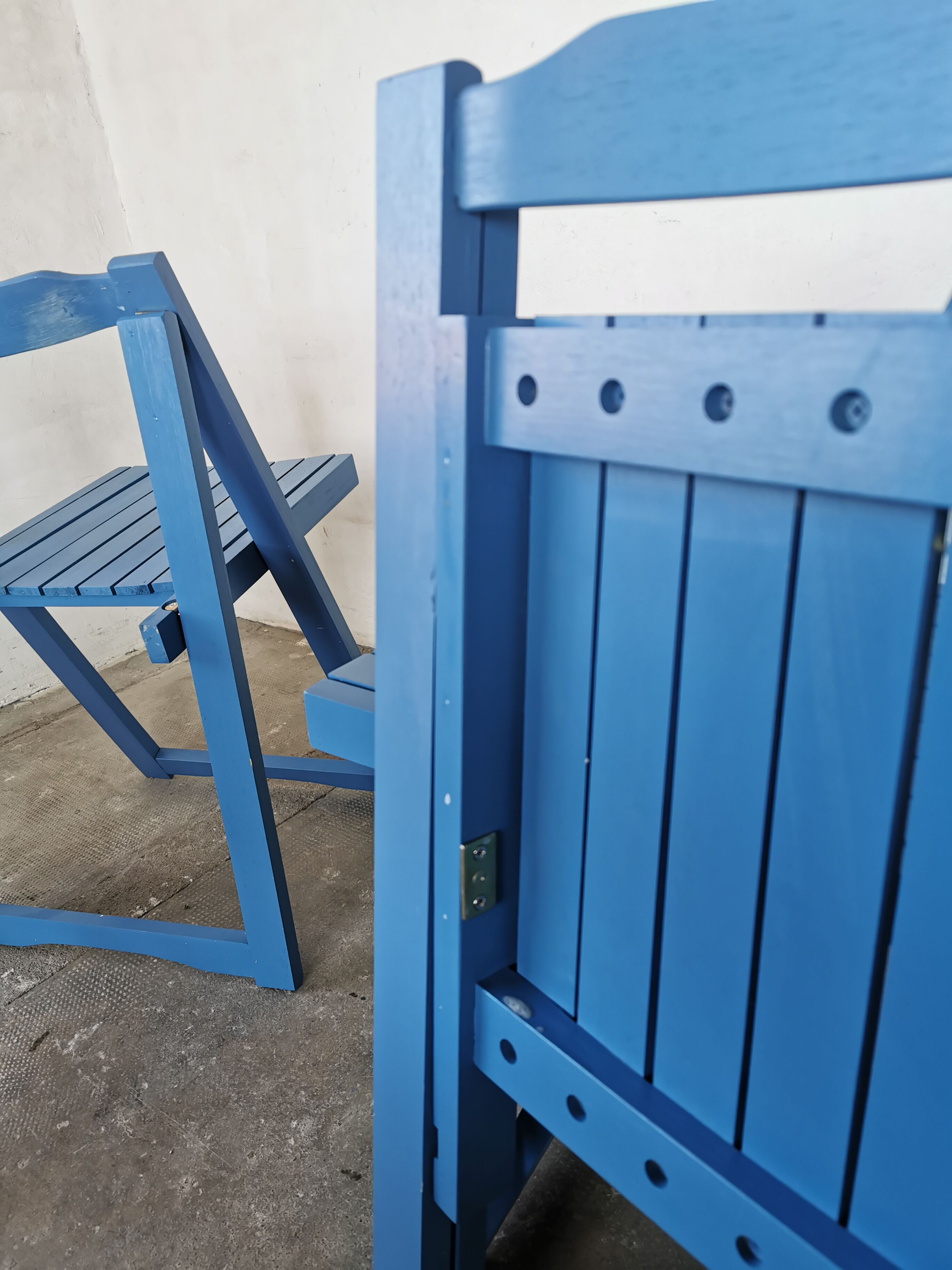 Set of 4 vintage folding chairs