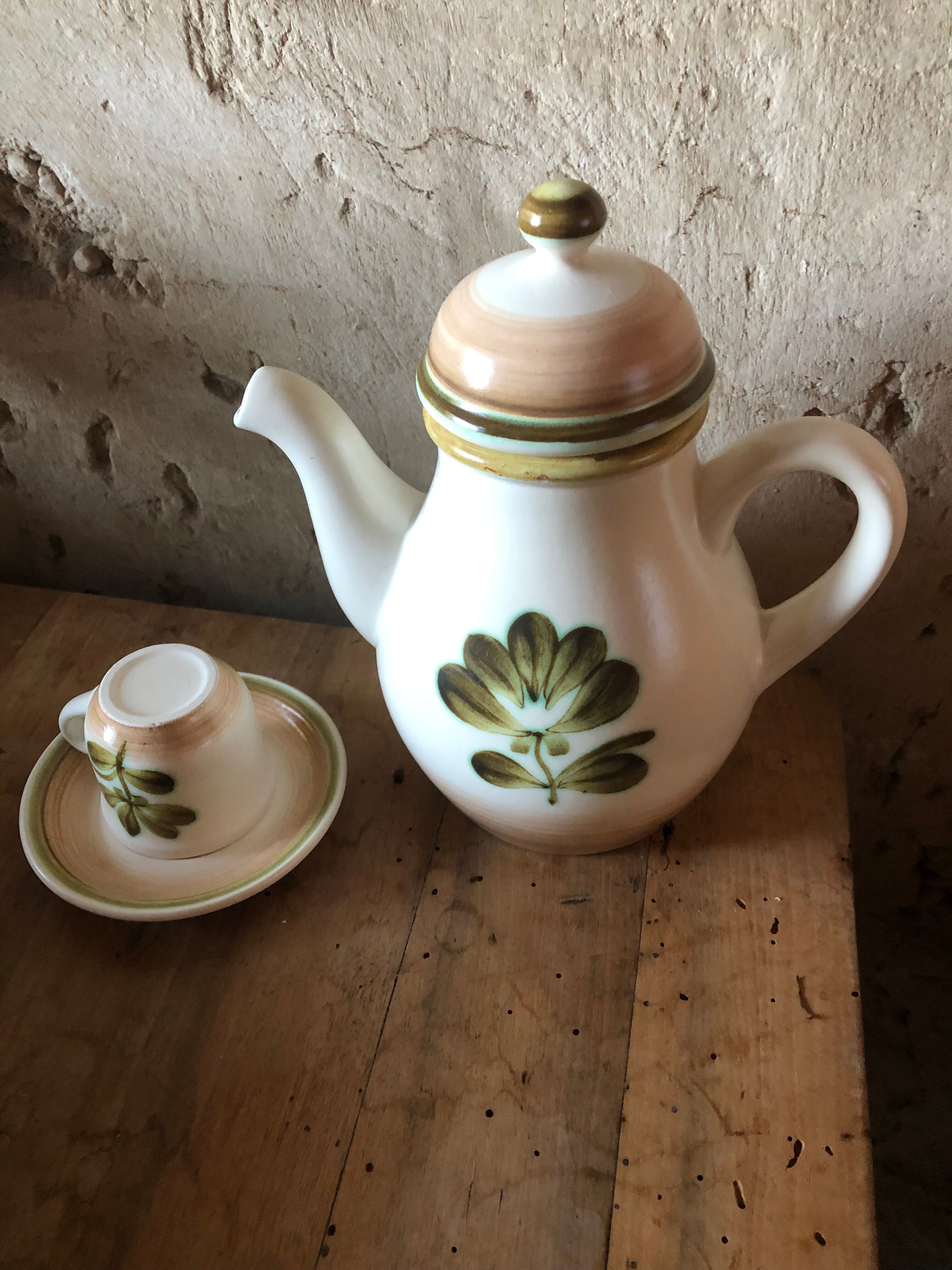 Teapot service and Gien cups