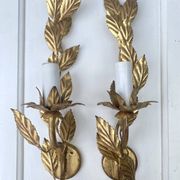 Pair of Italian wall sconces in gilded metal – Stylized foliage