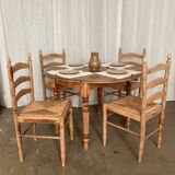 Round dining table