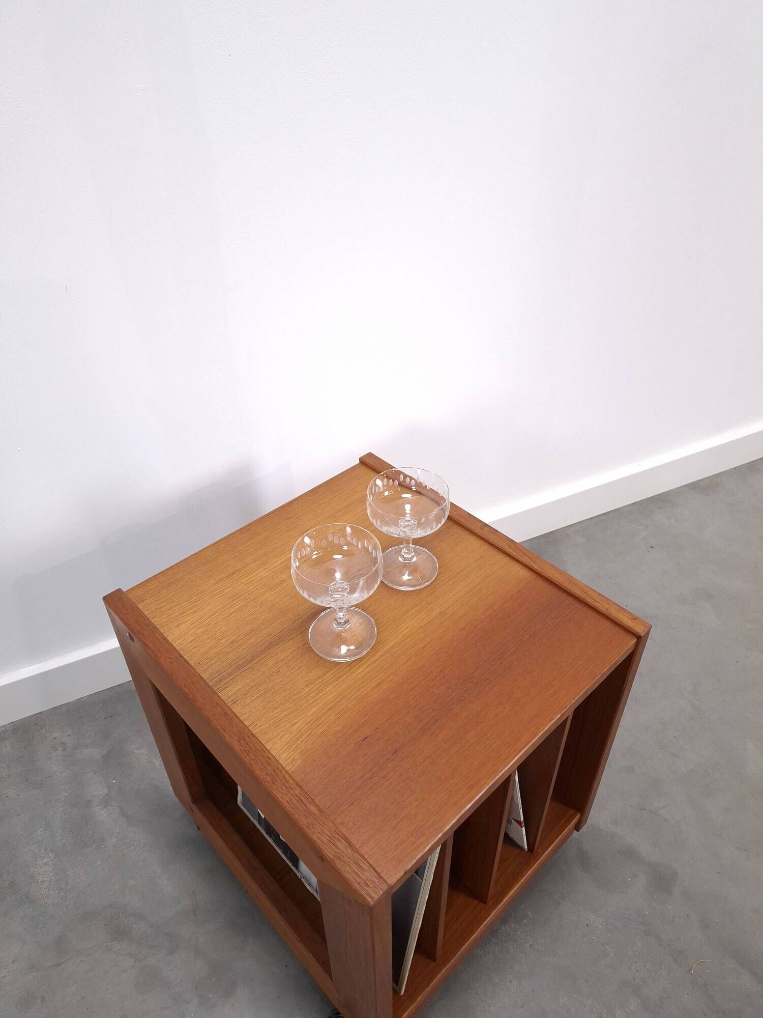 Meuble en teck LP sur roulettes, table d'appoint, table de nuit, armoire 1