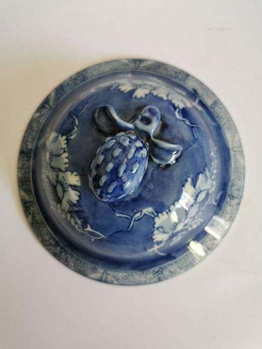 Ancient white blue Chinese ceramic pot