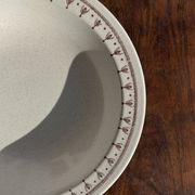 Lot d'un saladier et un plat circulaire frise marron vintage D28