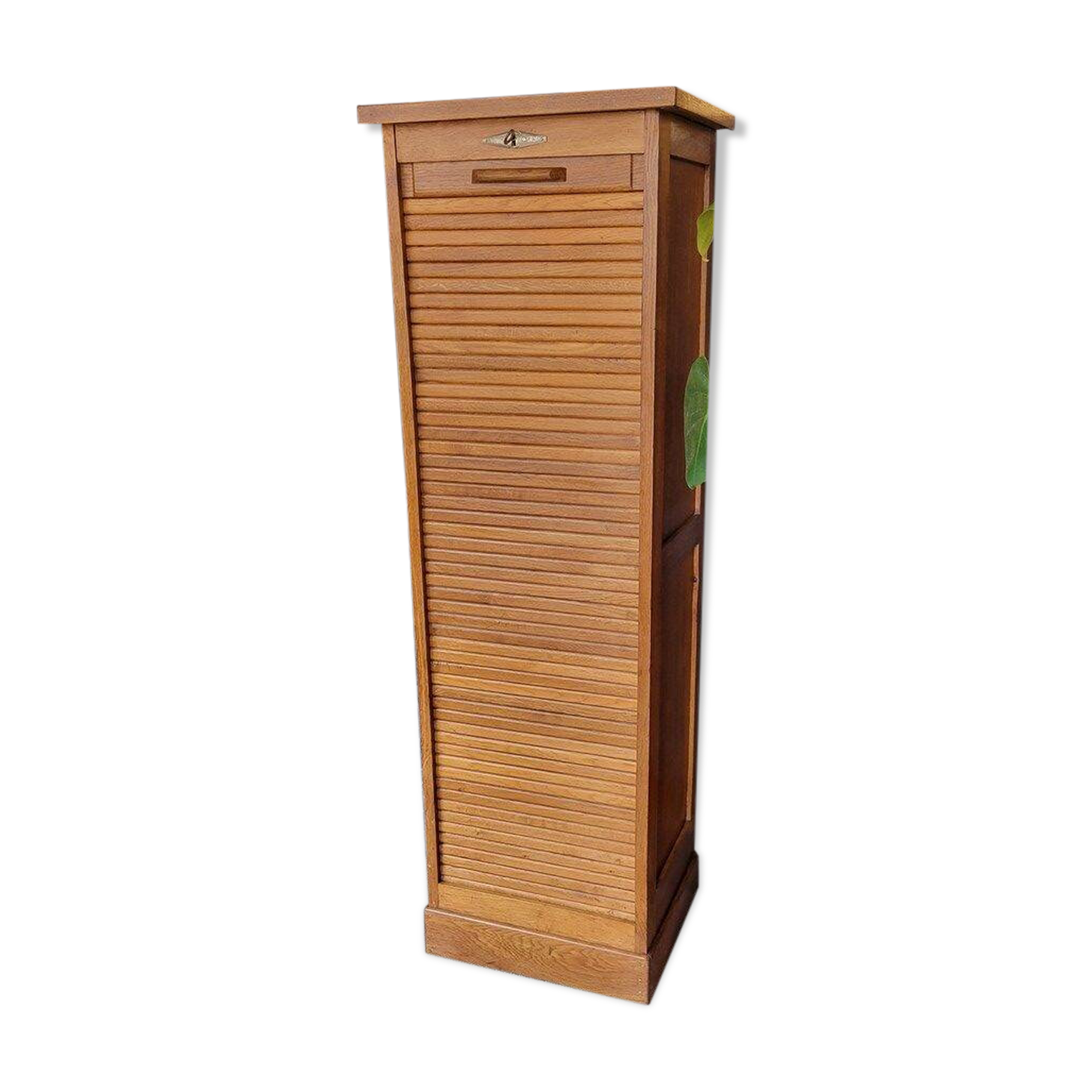 Single-curtain filing cabinet