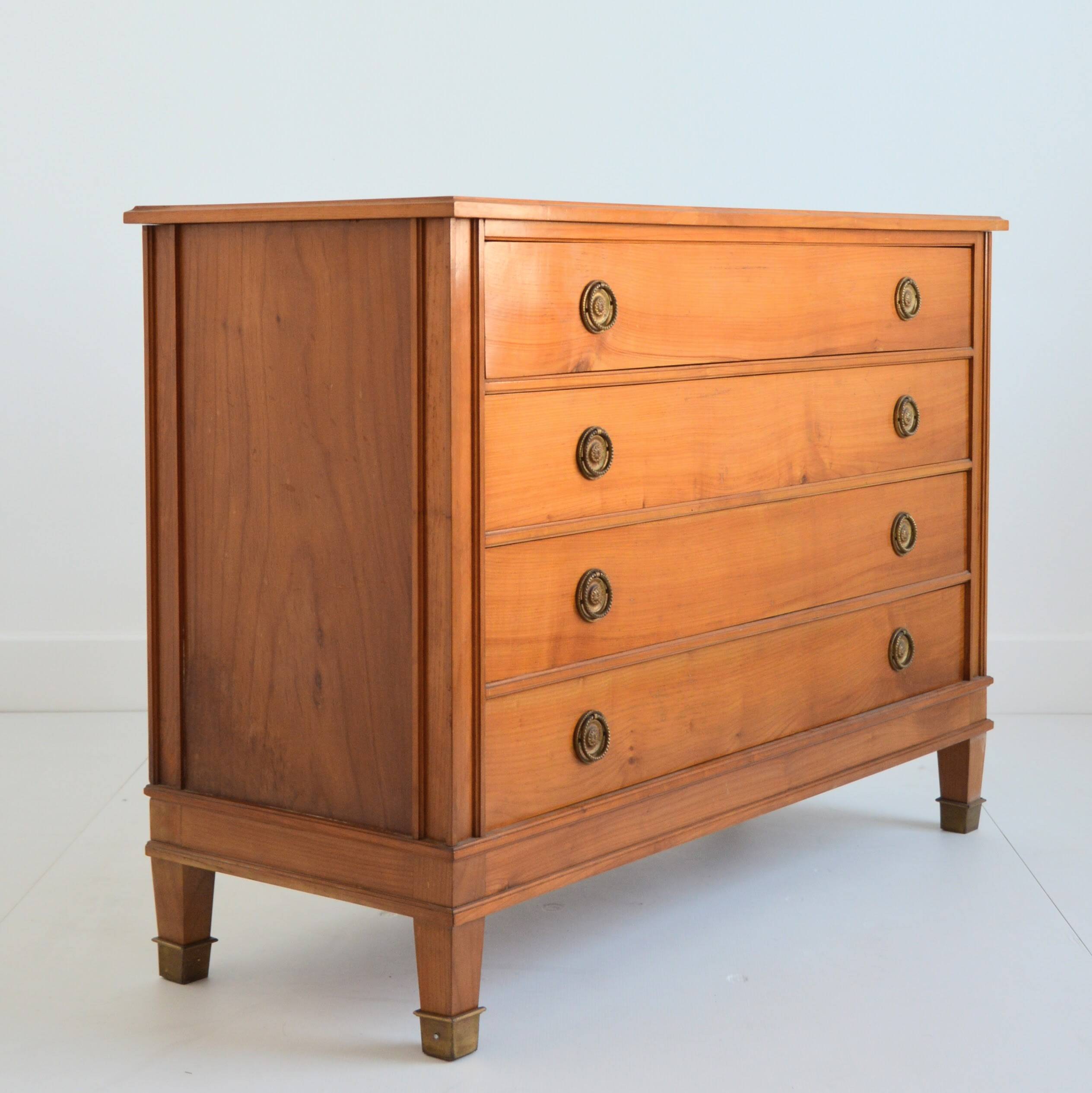 1960 vintage chest of drawers with 4 drawers